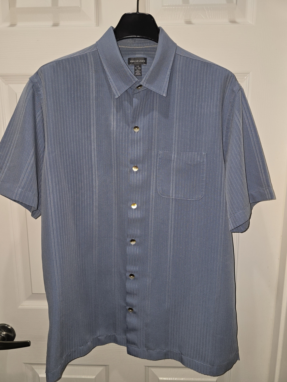 Van Heusen Men's Blue Short-Sleeve Button-Down Shirt